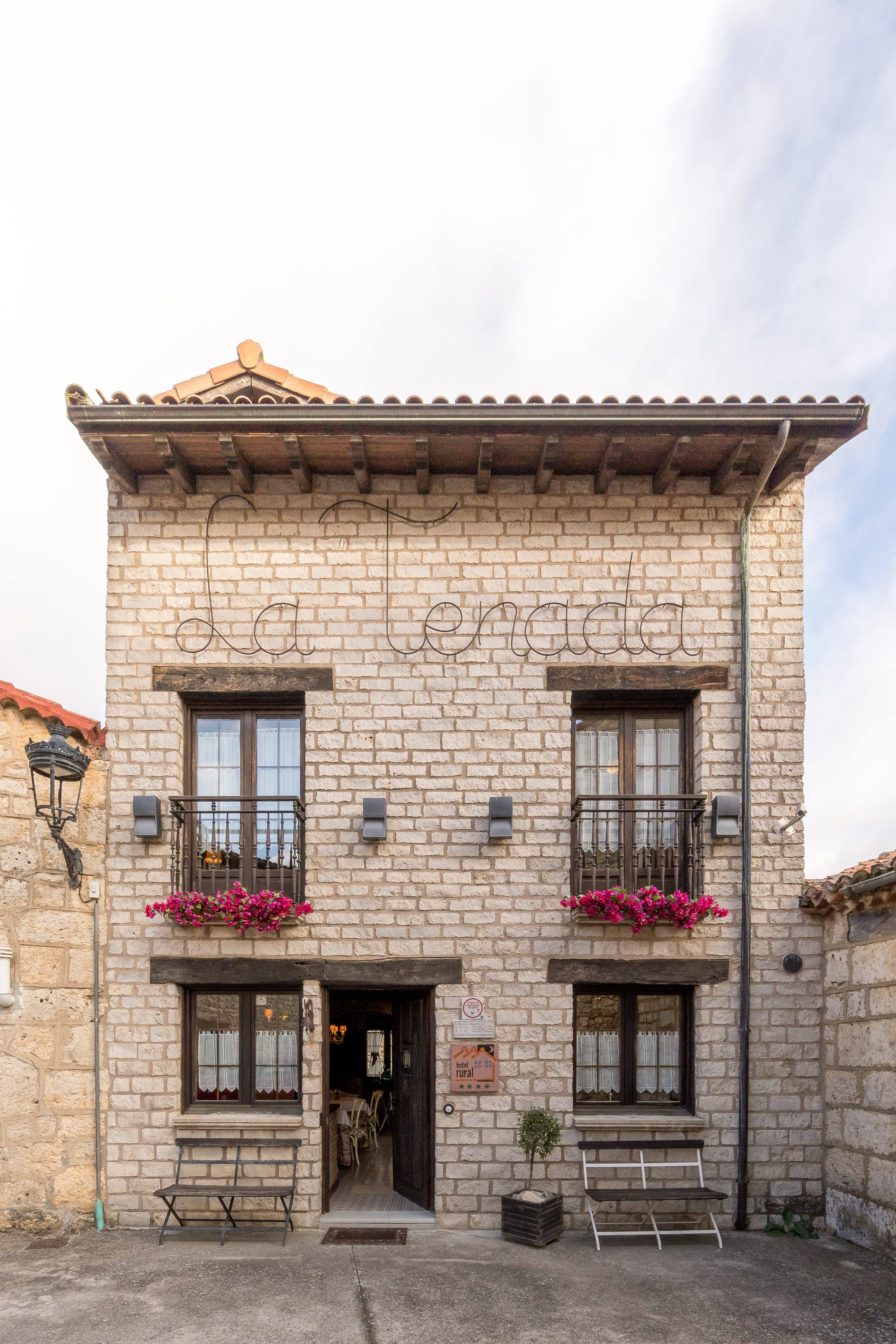 La Tenada Exterior de Frente